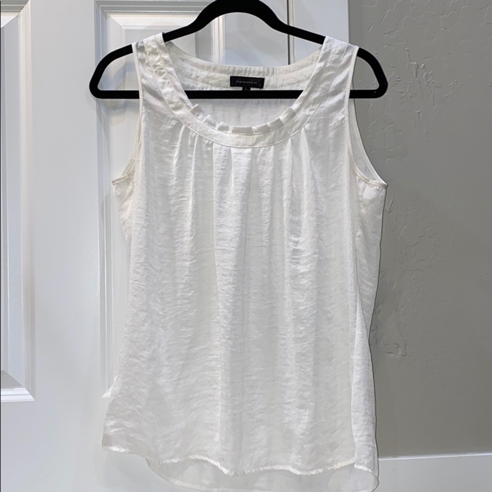 Sleeveless blouse